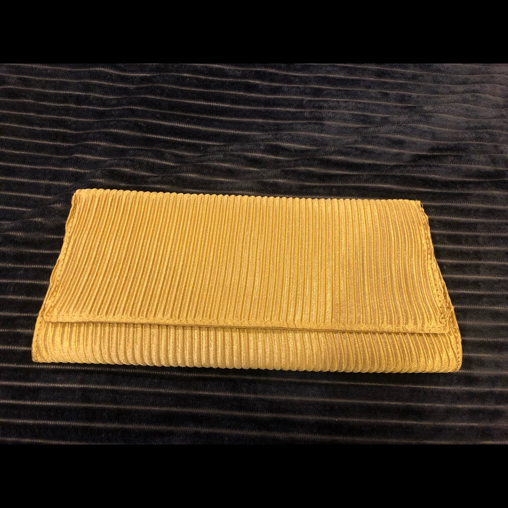 Gold clutch